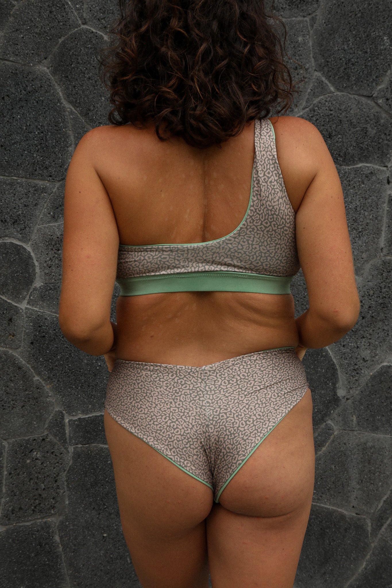 Top Kenzi Cheetah reversible to Sage