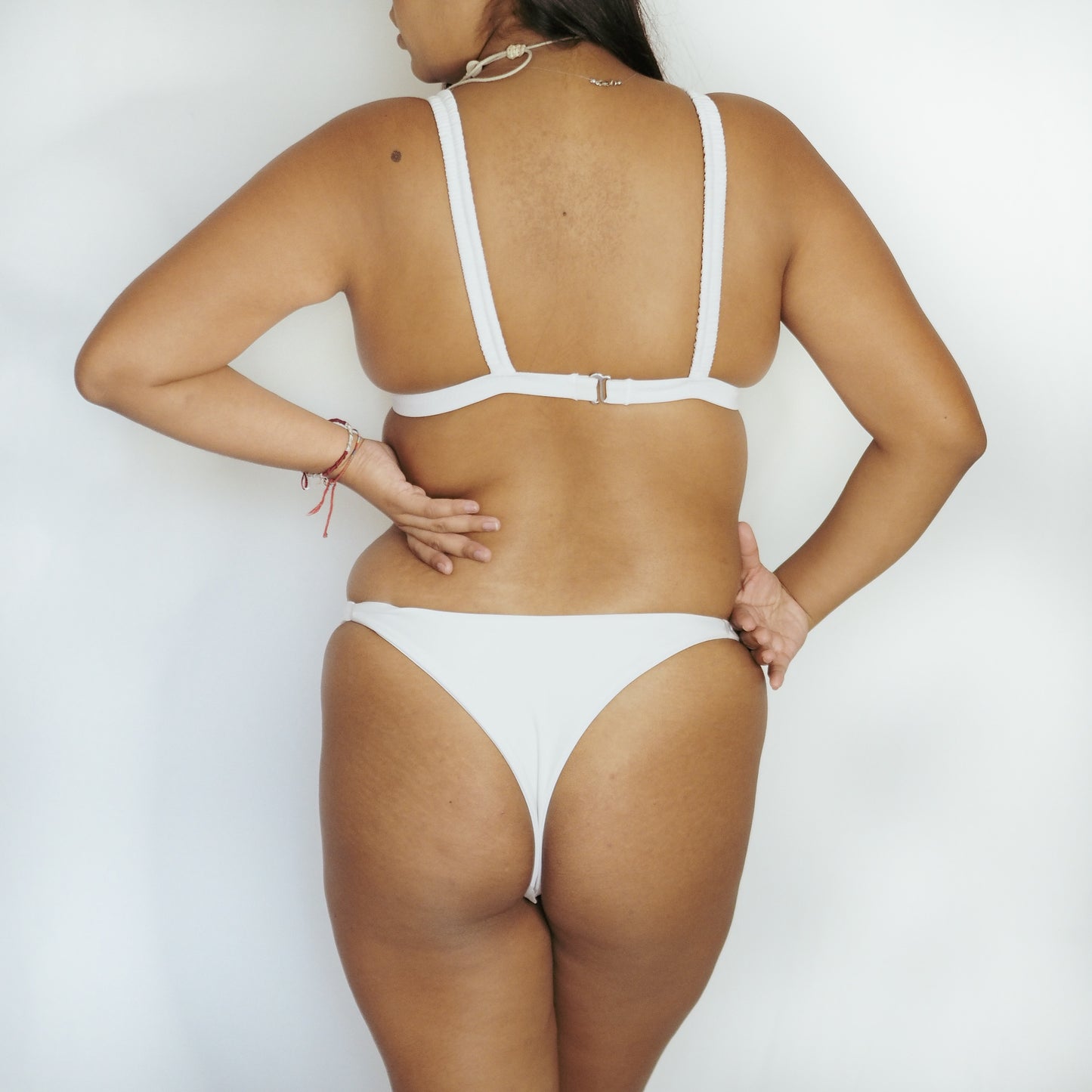 Bottom Sol White
